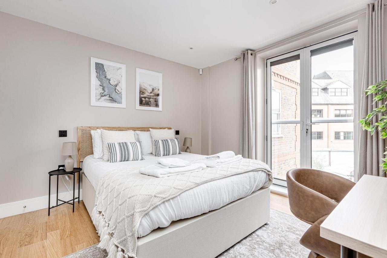 Charming 1 Bedroom Apt , Town Centre, Wifi, Free Parking By Tent Serviced Apartments Стейнс Экстерьер фото
