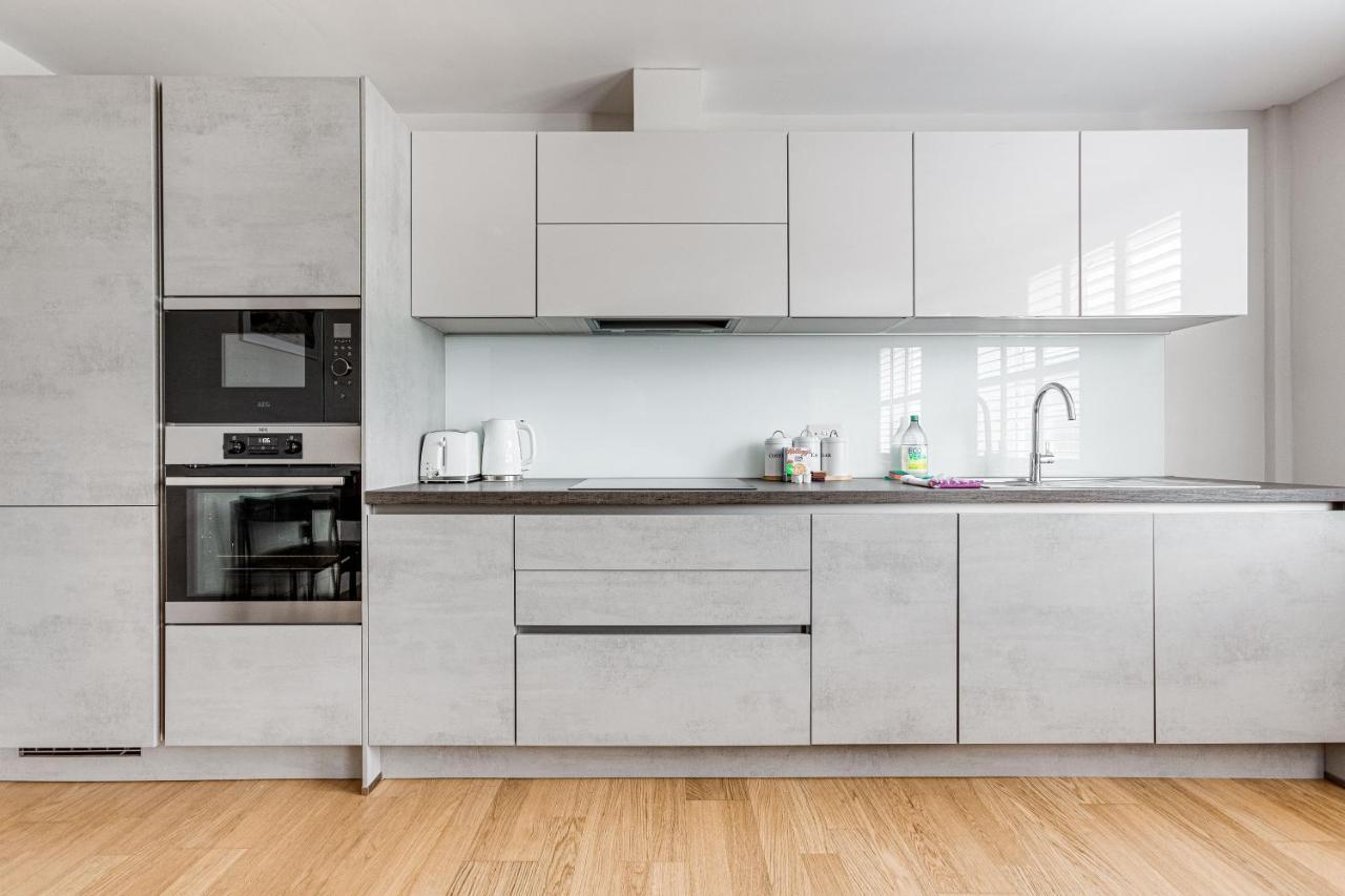 Charming 1 Bedroom Apt , Town Centre, Wifi, Free Parking By Tent Serviced Apartments Стейнс Экстерьер фото
