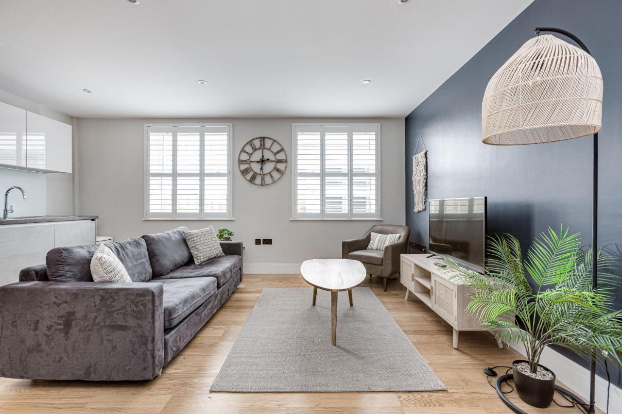 Charming 1 Bedroom Apt , Town Centre, Wifi, Free Parking By Tent Serviced Apartments Стейнс Экстерьер фото